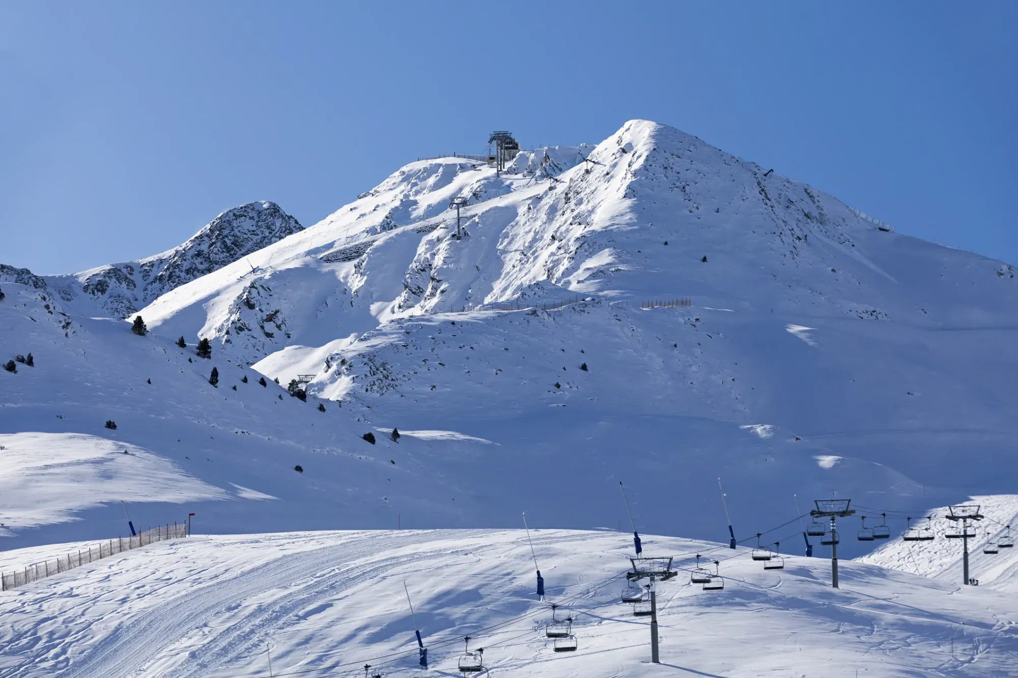 Station de ski Le Mourtis : Les secrets d'une expérience inoubliable au cœur des Pyrénées Image de l’article