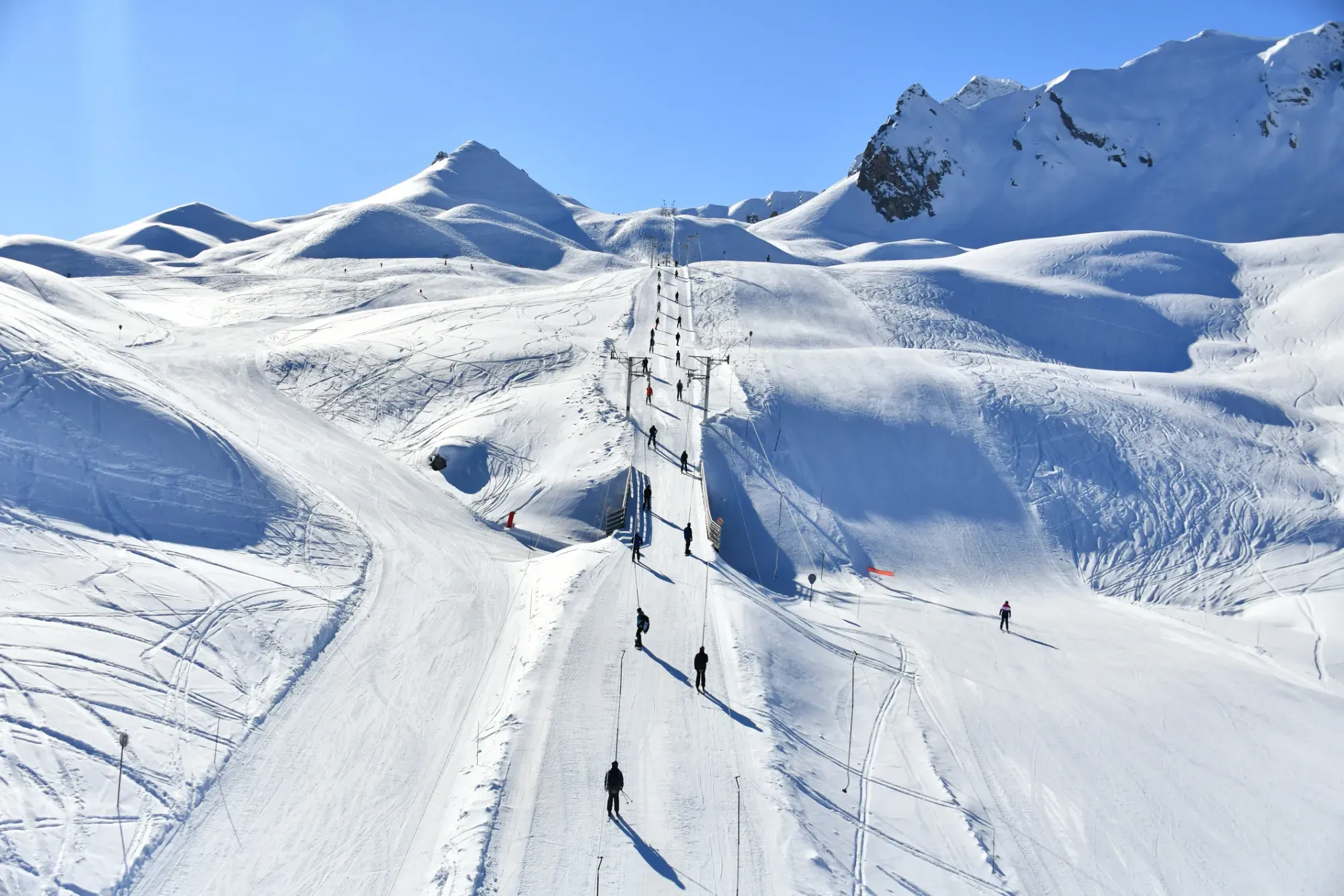 Serre Eyraud : La station de ski qui éblouit le monde Image de l’article