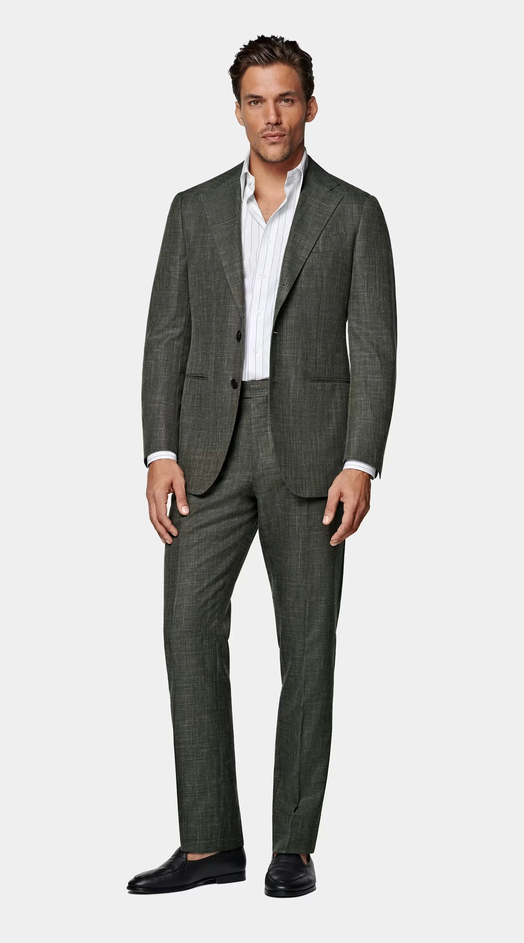 Comment un costume vert pour homme sublime votre style lors des soirées en station Image de l’article