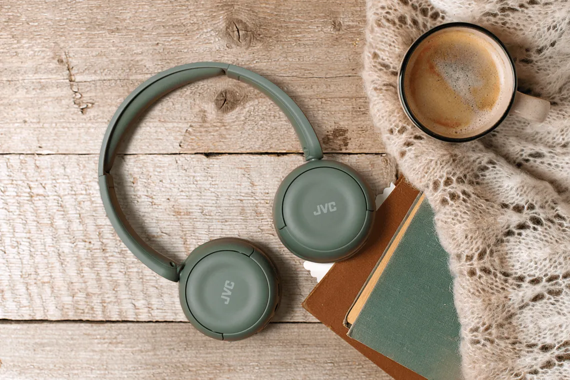 JVC HA-S59W: le cuffie wireless che durano fino a 50 ore