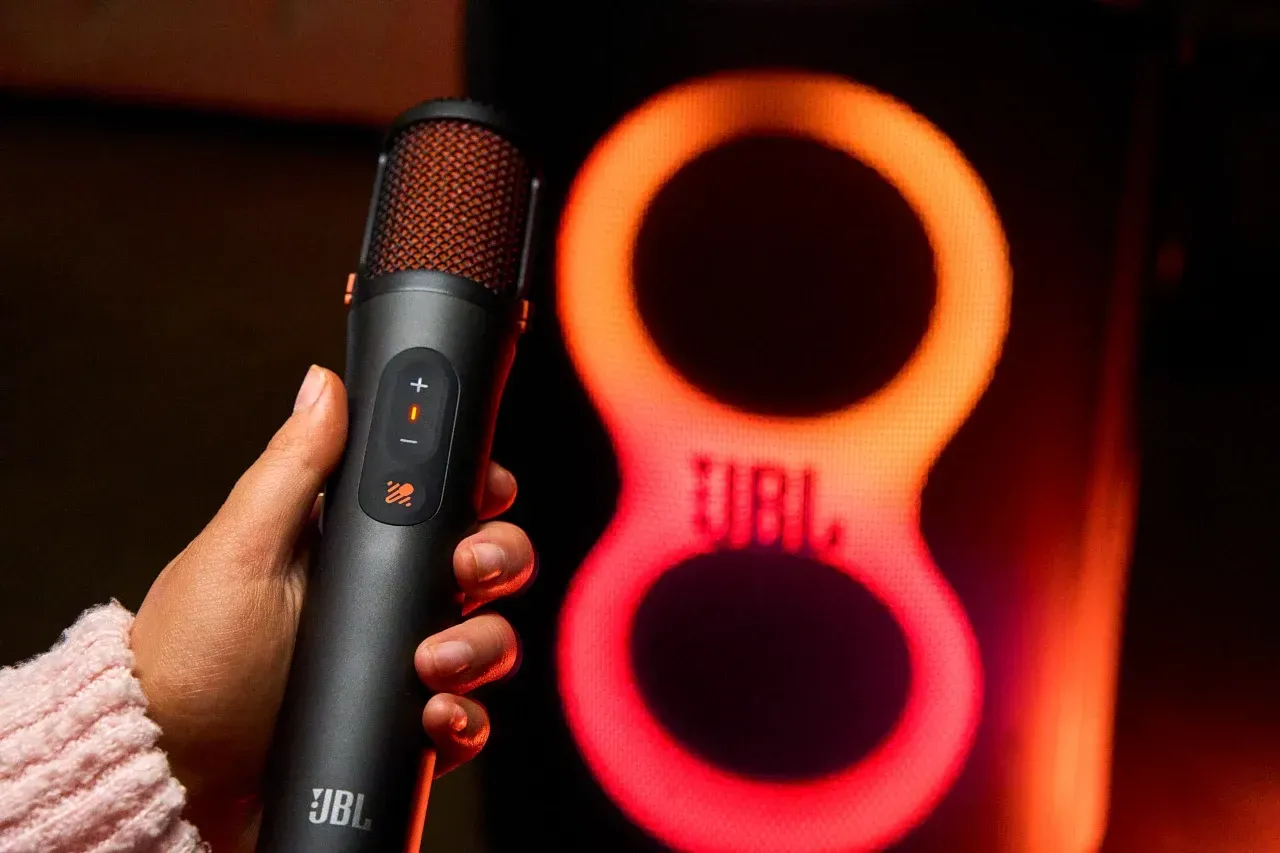 JBL EasySing Mics: il karaoke AI rivoluziona PartyBox
