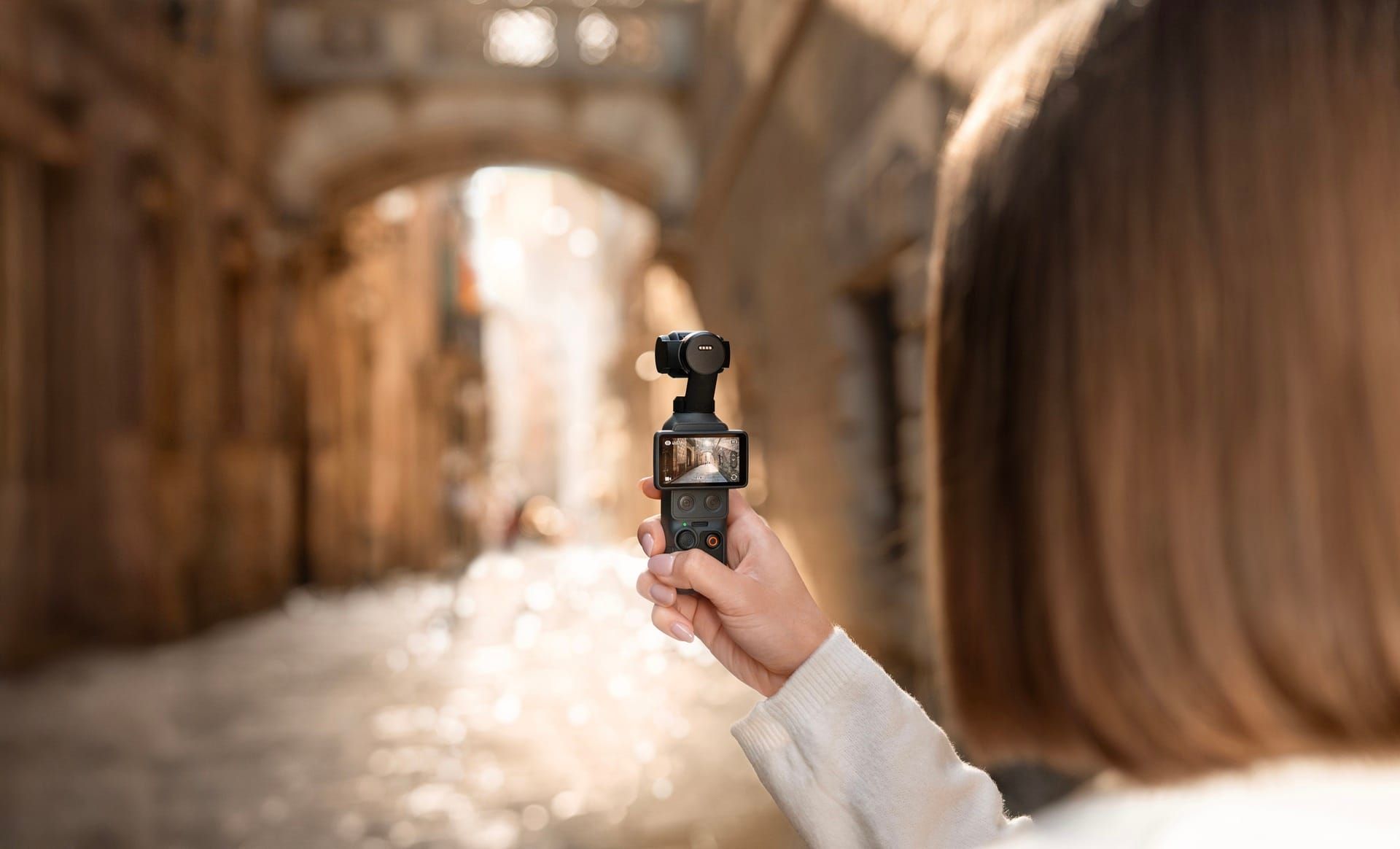 DJI Osmo Pocket 4 ufficiale: 4K a 240 fps in formato tascabile