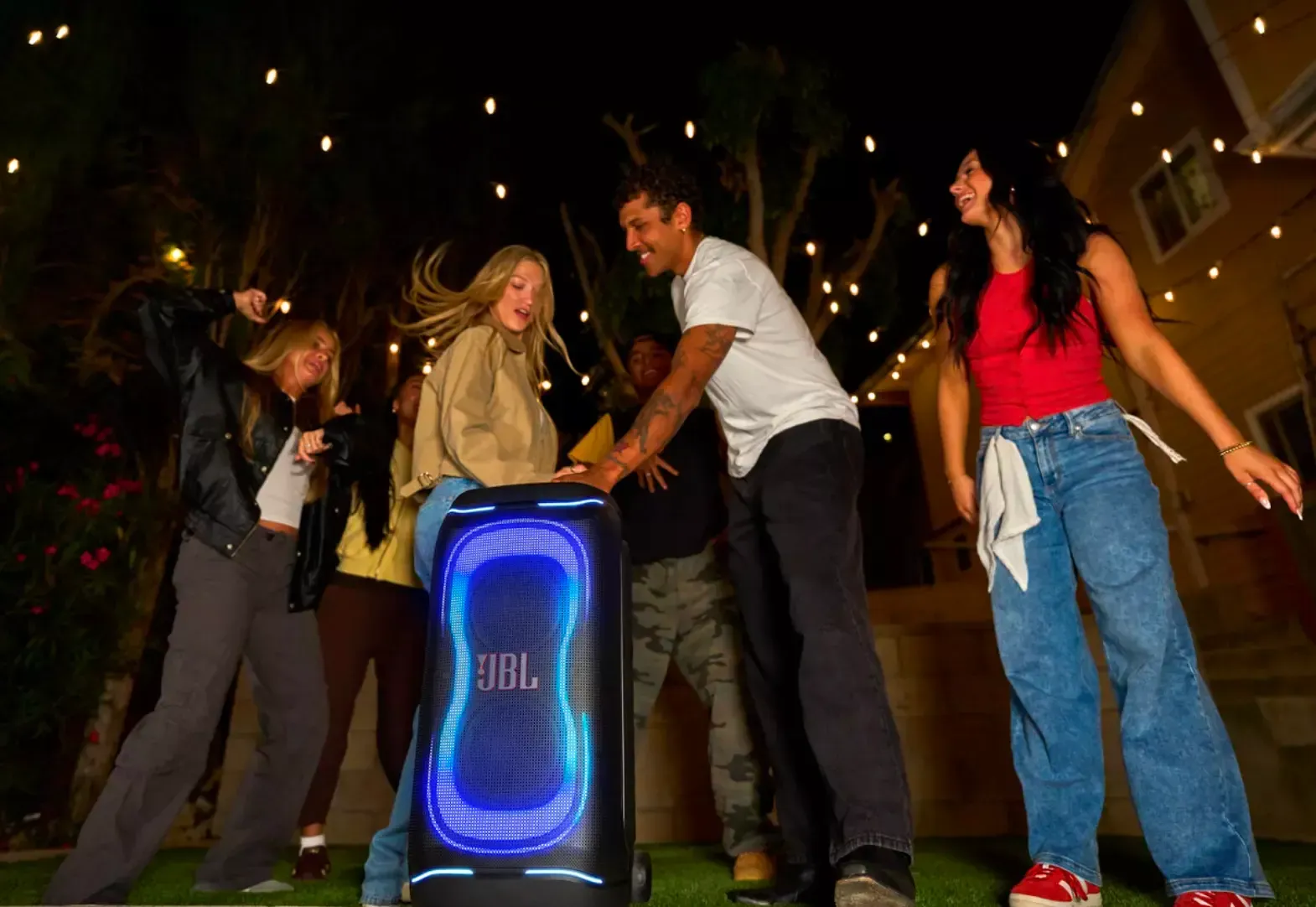 JBL PartyBox 330 e PartyBox 130: più potenza, AI Sound Boost e light show evoluto