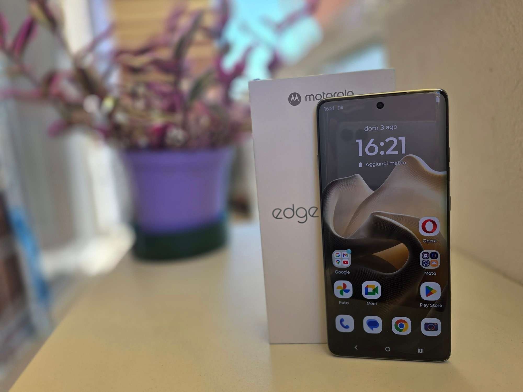 Motorola Edge 60 Pro: Il Medio-Gamma che Sconfigge i Top di Gamma? Autonomia Record e  Display Spaziale - Recensione