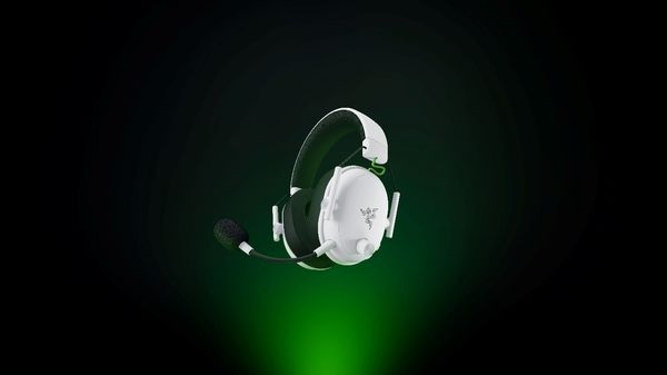 Razer BlackShark V3 Xbox White: le cuffie che dominano