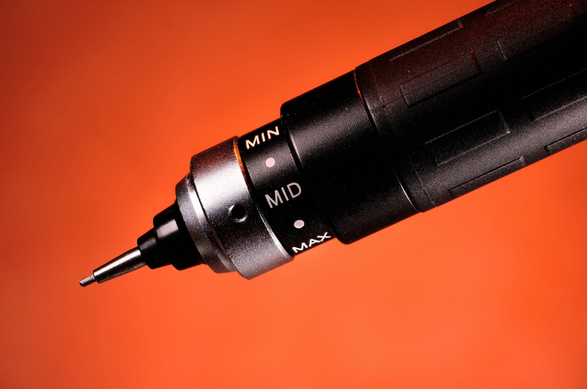 Close up photo of the front end of the Dive showing the lead auto-advance dial in front of an orange background