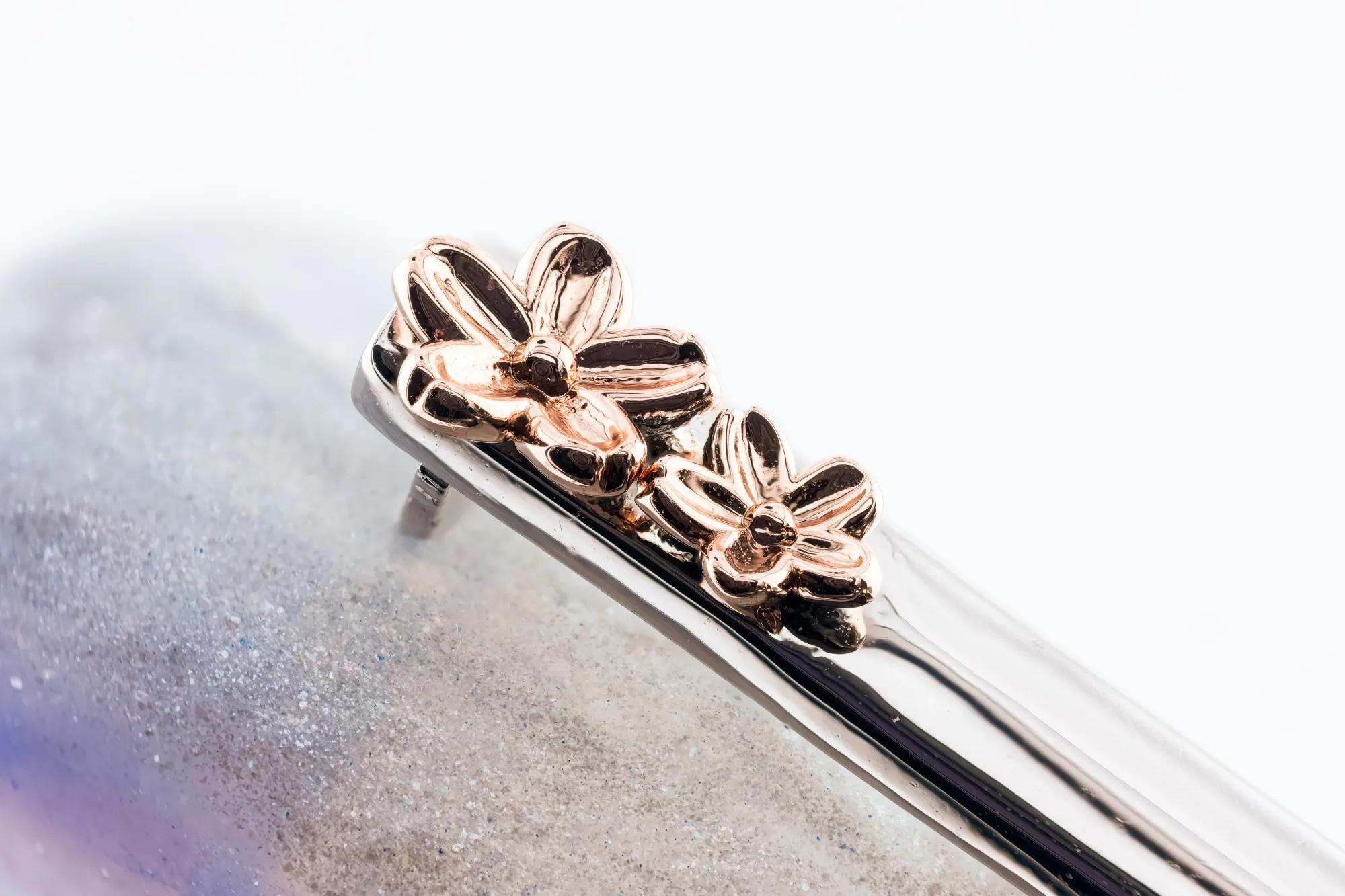 Close-up photo of the rose gold cherry blossom flowers on the clip