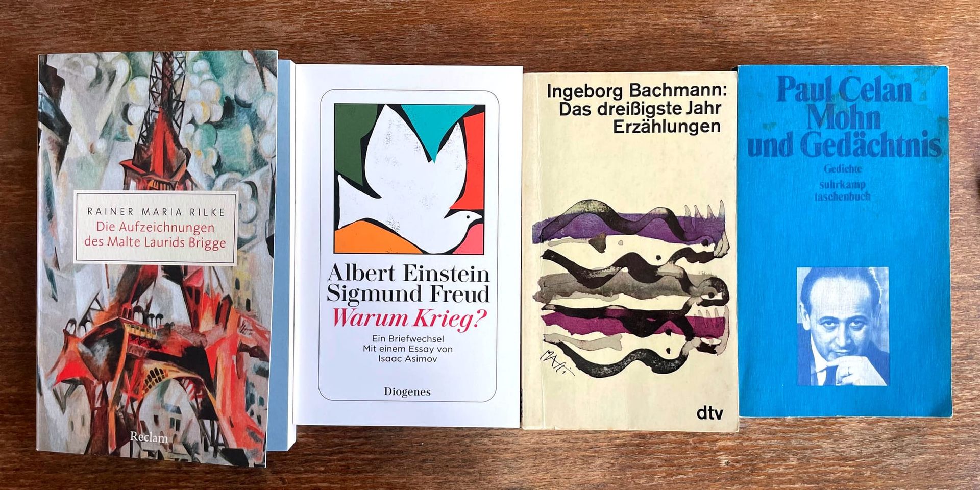 Lucid Labyrinths Ep. 3: Hamnet, new books, crying in public & being a busy bee (35:31)