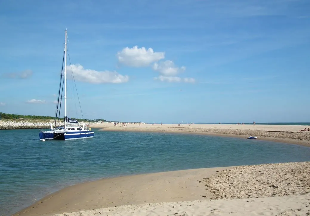 Vue Générale D'une Plage à La Palmyre