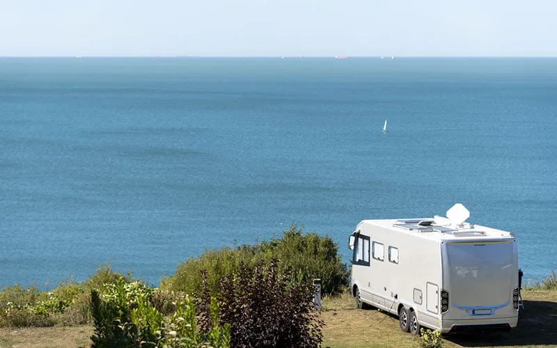 La Normandie et la Vendée, des destinations camping à ne pas rater Image de l’article