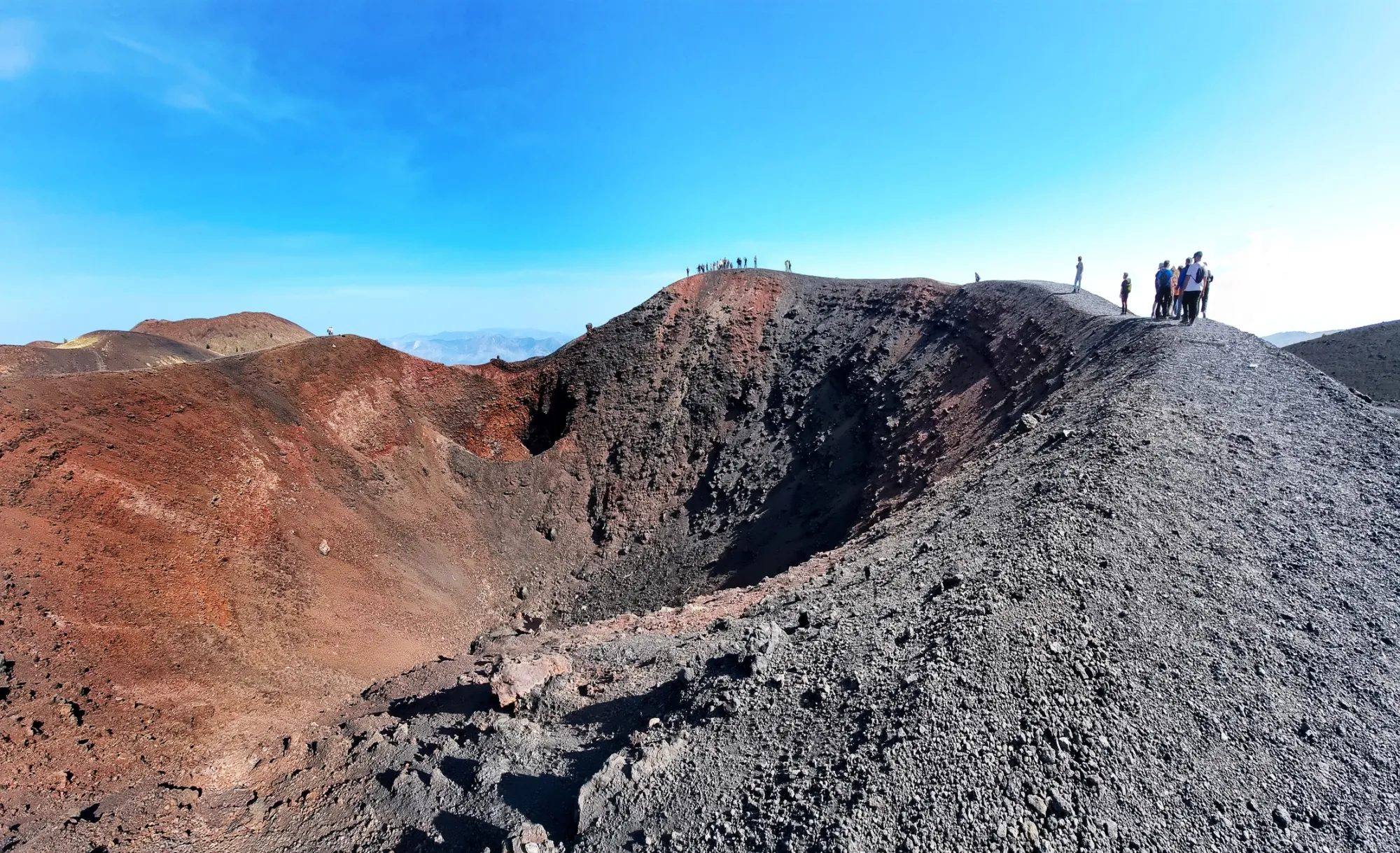 Survolez les Cratères Sommitales de l'Etna en Hélicoptère Image de l’article