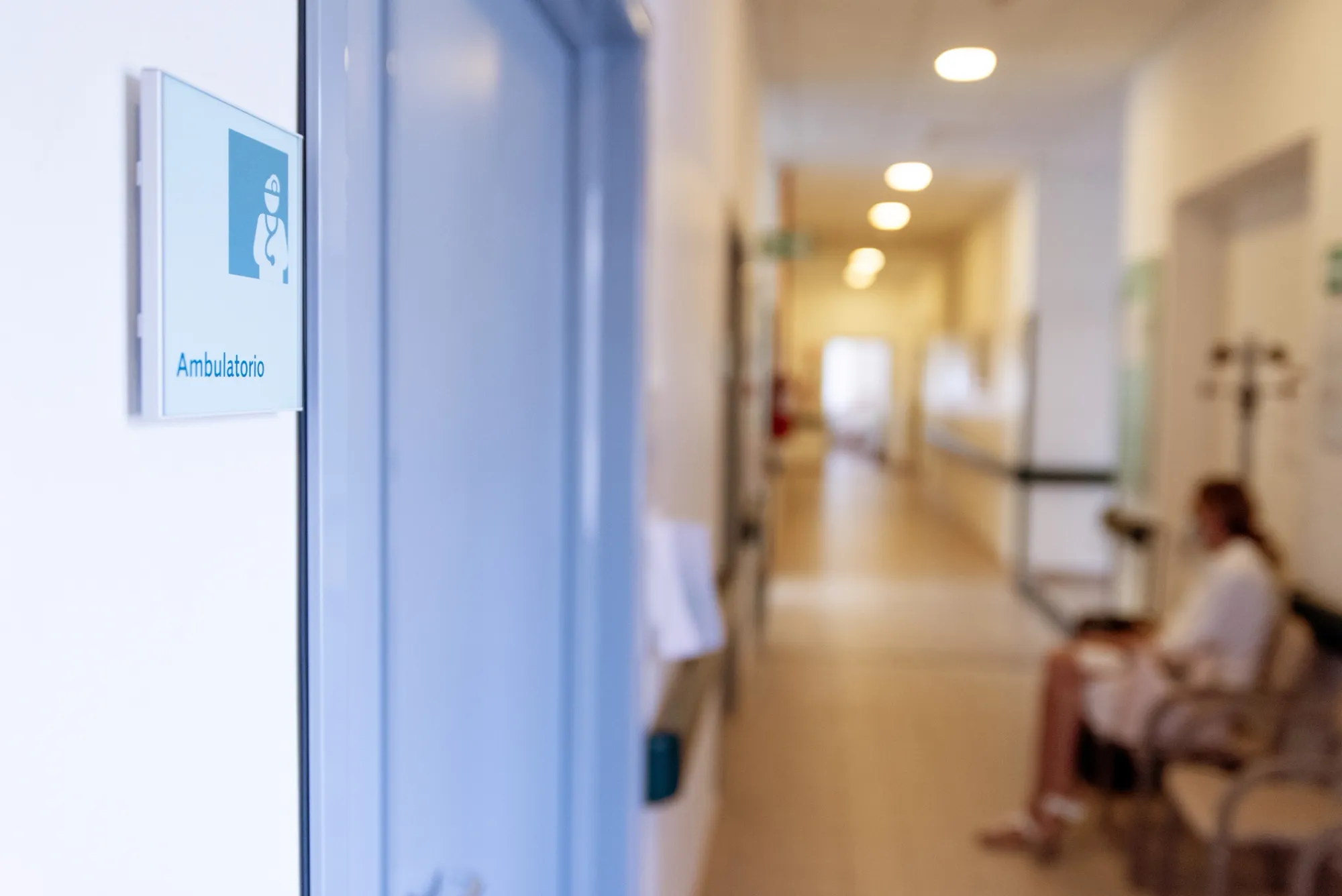 Panneau italien « Ambulatorio » pour la clinique dans le hall de l’hôpital
