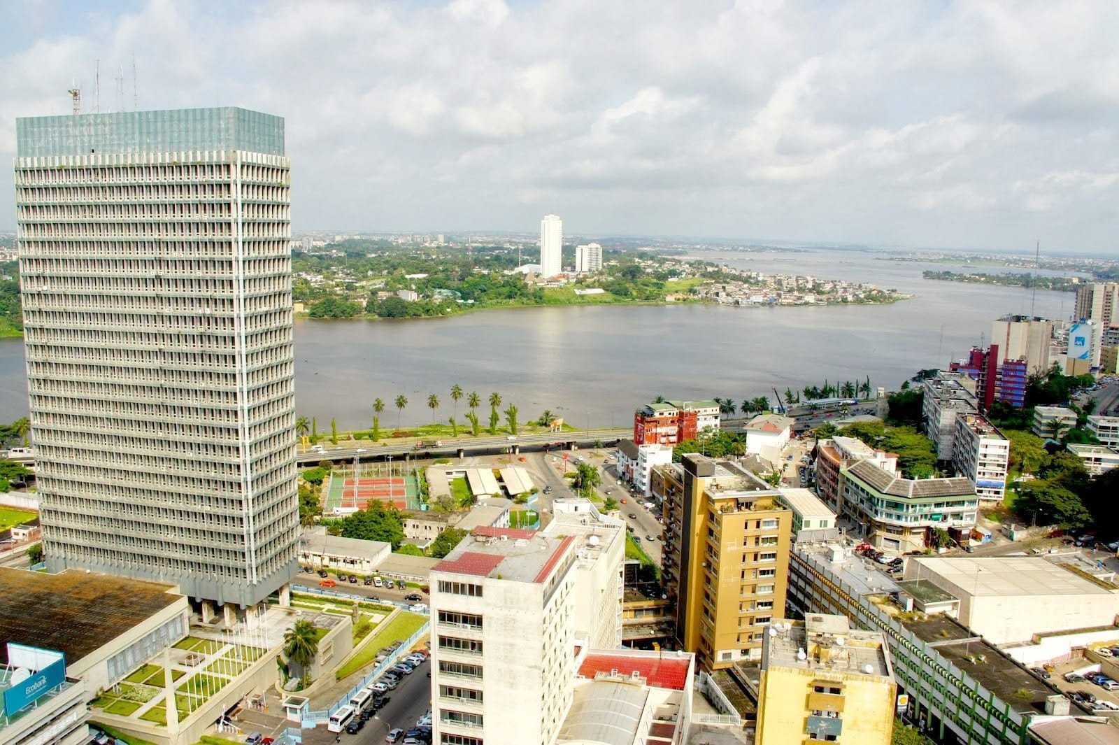 Électricité, école, santé : le bilan social des PND depuis 2011 en Côte d'Ivoire