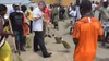 Côte d’Ivoire: l’ambassadeur d’Allemagne balayeur de rue à Abidjan