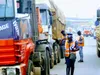 Sécurité routière Côte d’Ivoire : les chauffeurs de poids lourds sensibilisés sur le stationnement le long de l’autoroute