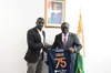 Mamadou Sakho, l’international footballeur français, reçu par le ministre Paulin Danho à Abidjan: des images