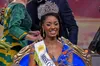 Mylène Djihony, Miss Côte d’Ivoire 2023, reçoit des lots de Canal +