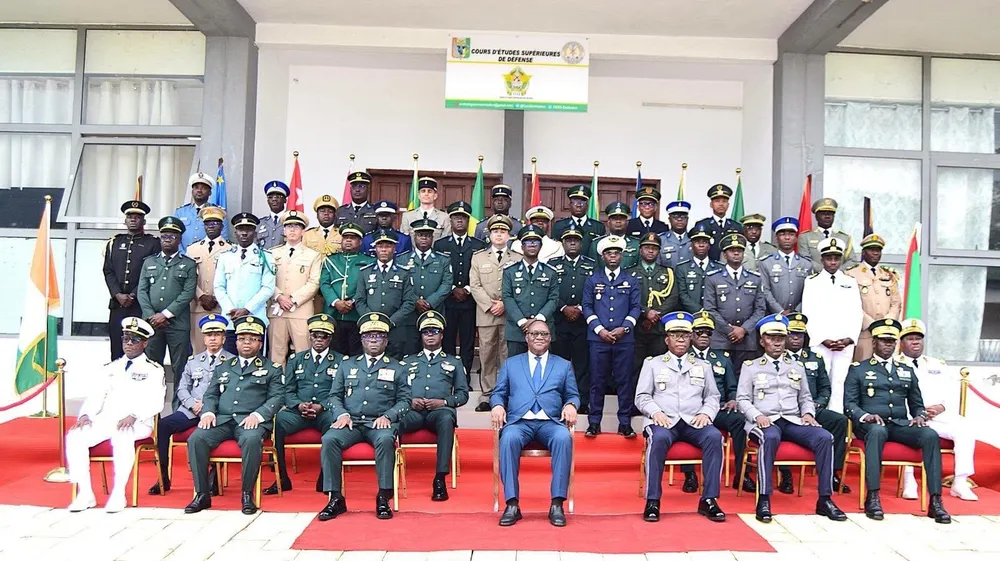 Formation militaire Côte d'Ivoire : 27 officiers diplômés de la 7e promotion du CESD à Zambakro
