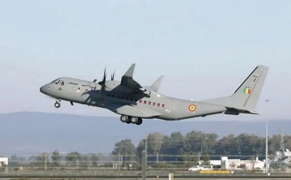 Mali : un avion militaire atterrit en urgence à Tombouctou
