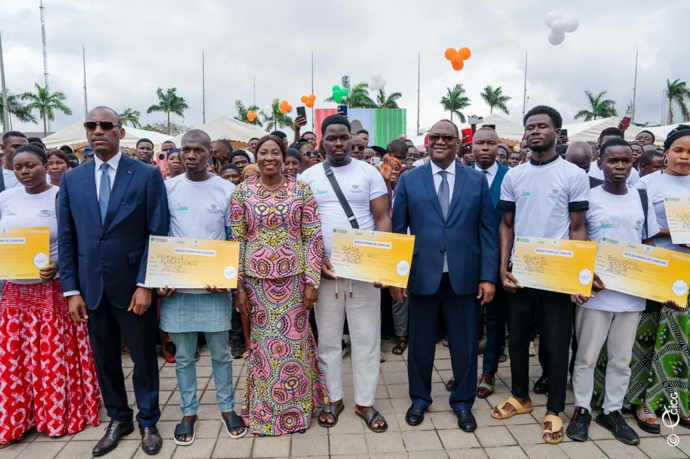 Insertion professionnelle : 3 704 jeunes d'Abobo reçoivent leurs chèques
