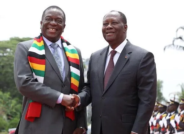 Alassane Ouattara à Emmerson Mnagangwa : « Merci d’avoir traité avec dignité le doyen Mugabé »