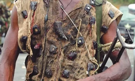 Les dozos proches d'Amadé OUrémi, chef de guerre burkinabé, sont accusés d'avoir été les pires exécutants du massacre de Duék