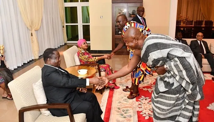 Bédié à Kumasi à l’invitation de Sa Majesté Osei Tutu II, boycott de l’ambassadeur PDCI Ehui Koutouan