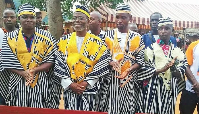 Soumahoro Kando, député RDR de Biankouma, au milieu des siens