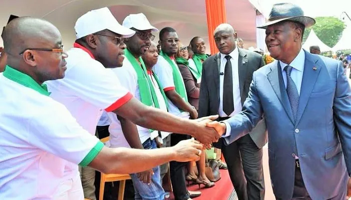 Alassane Ouattara, ce matin avec les travailleurs au palais de la présidence, à l'occasion de la fête du travail