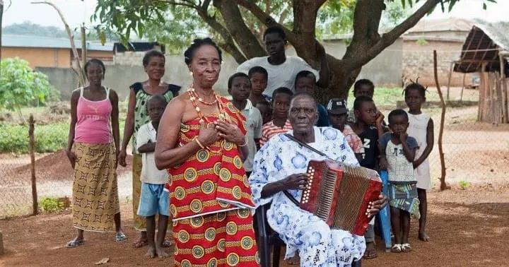 Allah Thérèse, en compagnie de N'Goran la Loi