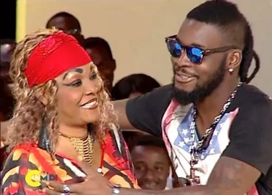Tina Glamour et son fils DJ Arafat, lors d'une émission à la RTI