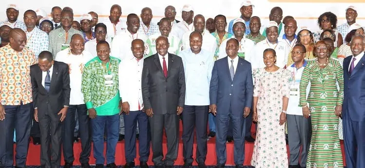 Pas un seul jeune n'était au premier rang et ne figure sur la photo de famille