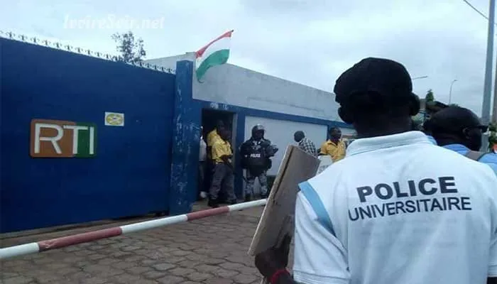 Les agents en grève de la police universitaire ont été gazés à la place de la république du Plateau, le mercredi 3 octobre 20