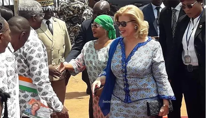 Journée des droits de la femme : De façon « banale », Dominique Ouattara et Henriette Bédié main dans la main à Bouaké