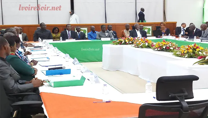 Signature de propositions communes des partis de l'opposition
