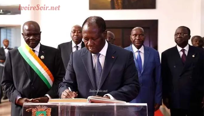Alassane Ouattara à l'assemblée nationale le 1er avril 2019, entourée d'Amadou Soumahoro, Amadou Gon Coulibaly, Daniel Kablan