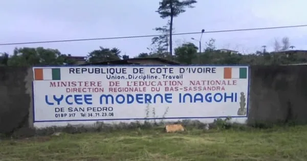 San Pedro : le chef de classe bat copieusement son professeur de 64 ans en plein cours