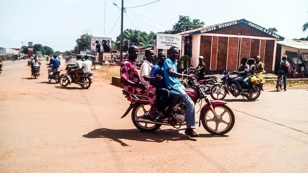 Côte d’Ivoire : Amadou Koné chasse les taxi-motos des rues d’Abidjan