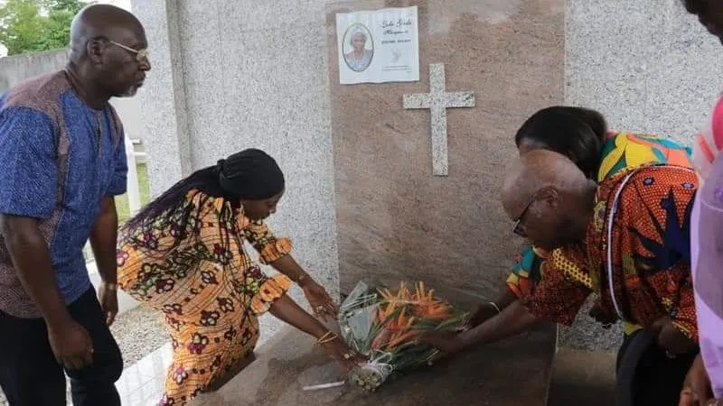 Kandia Camara sur la tombe de la mère Gbagbo: « tournez le dos aux démons de la division » (Images)