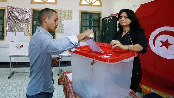 Présidentielle anticipé en Tunisie: ouverture des bureaux de vote