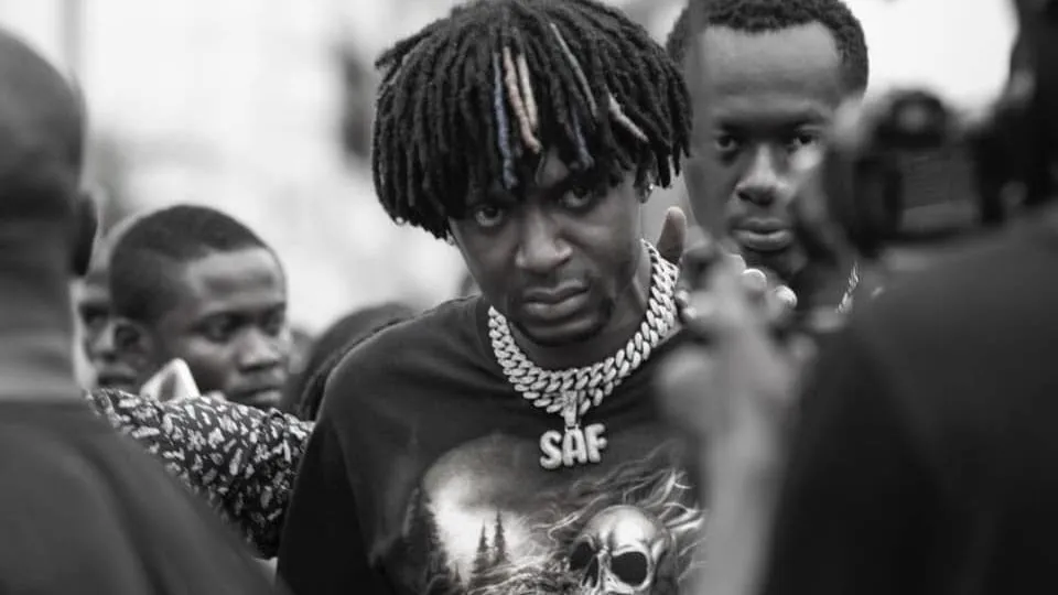 Safarel Obiang: sa chanson-hommage à Dj Arafat: « Ange Didier on a démarré ta moto lève toi, cercueil là c’est pas pour toi »