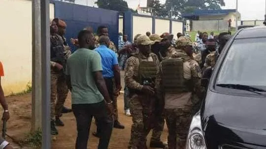 Côte d’Ivoire: les images de l’attaque des éléments des Forces spéciales sur la Préfecture de police d’Abidjan