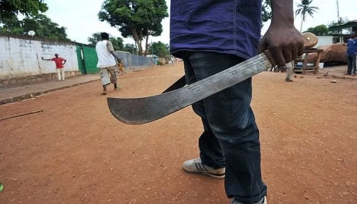 Niakara: le mari cocu découpe à la machette son rival