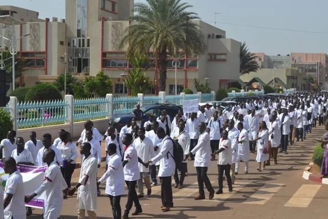 Burkina: des agents de santé entament dix jours de grève