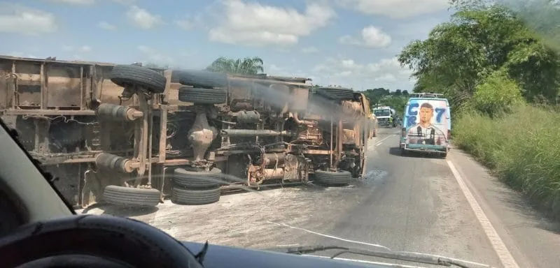 Accident à Ouéréguékaha : un camion remorque fait une sortie de route, 1 mort