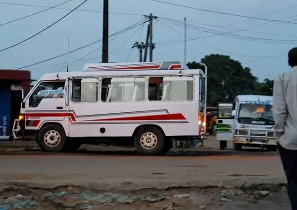 Gbakas, véhicule de transporte des personnes en Côte d'Ivoire