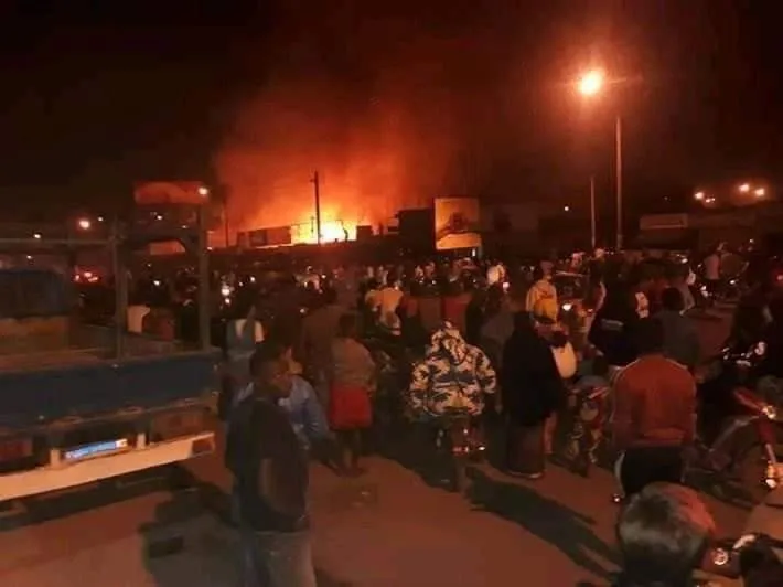 Incendie au marché de Tiassalé : deux magasins ravagés par le feu