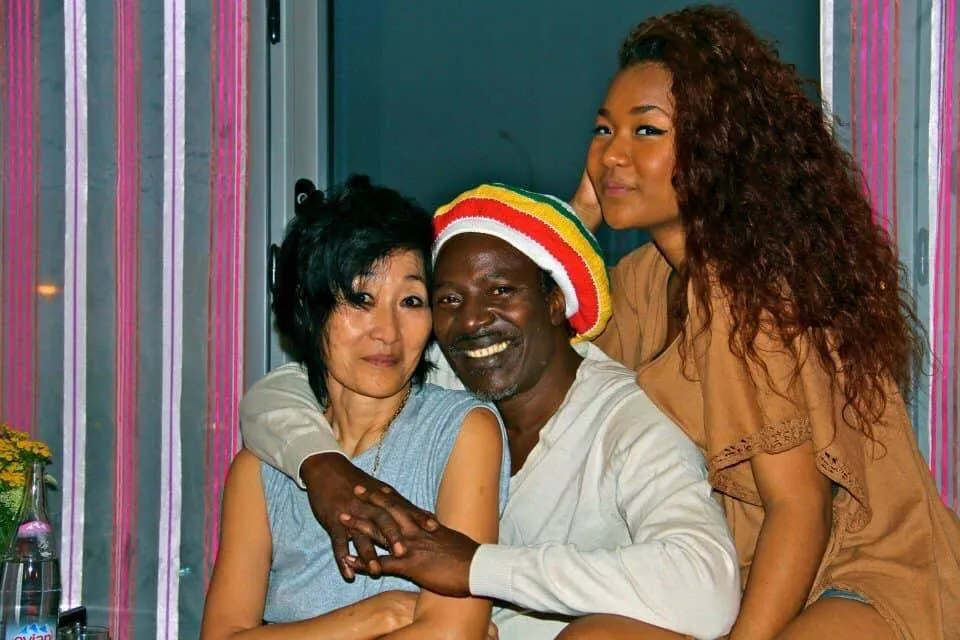 Alpha Blondy répond à sa fille Soukeïna : « quand tu as porté main à ton père, tu fermes ta gueule »
