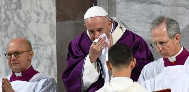 Rhume ou coronavirus ? De quoi souffre le Pape François ?
