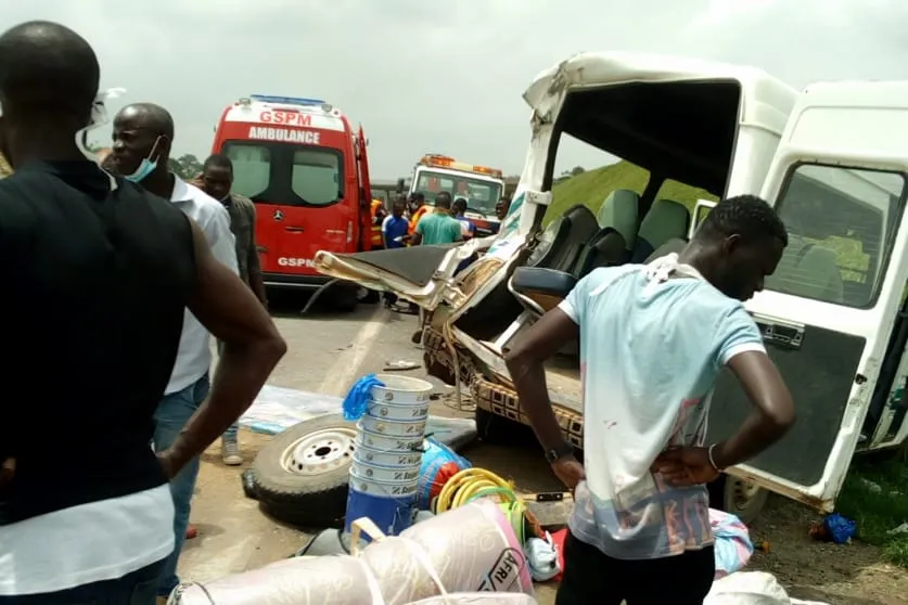 Accident à Elibou : un camion jette un minicar dans un ravin, 3 victimes